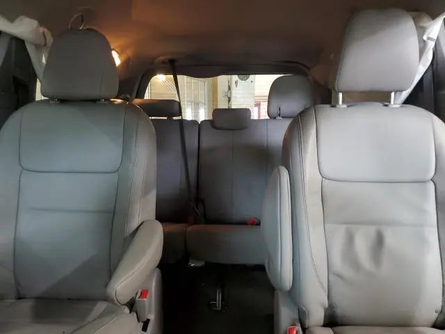 2017 TOYOTA SIENNA XLE