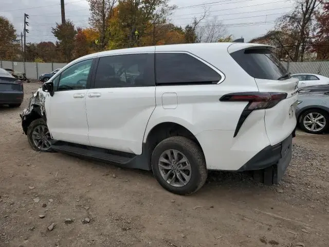 2024 TOYOTA SIENNA LE  