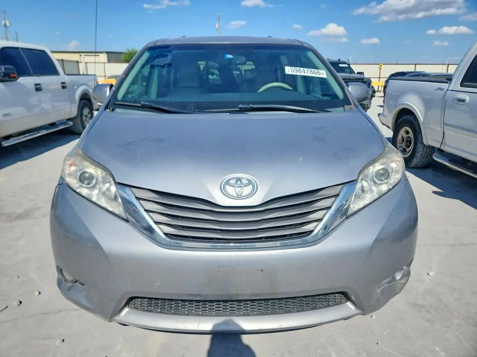 2013 TOYOTA SIENNA XLE 8-PASSENGER  