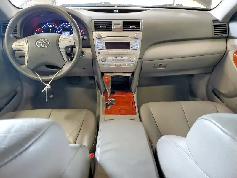2011 TOYOTA CAMRY XLE  