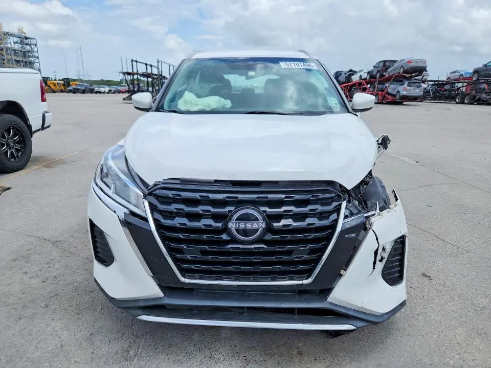 2022 NISSAN KICKS SV  