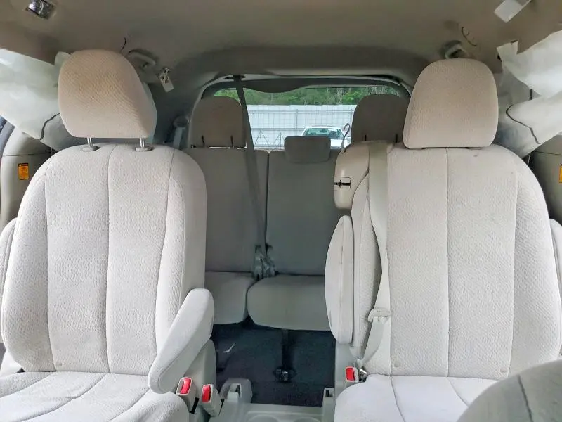 2013 TOYOTA SIENNA LE  