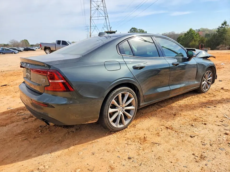 2020 VOLVO S60 T5 MOMENTUM  