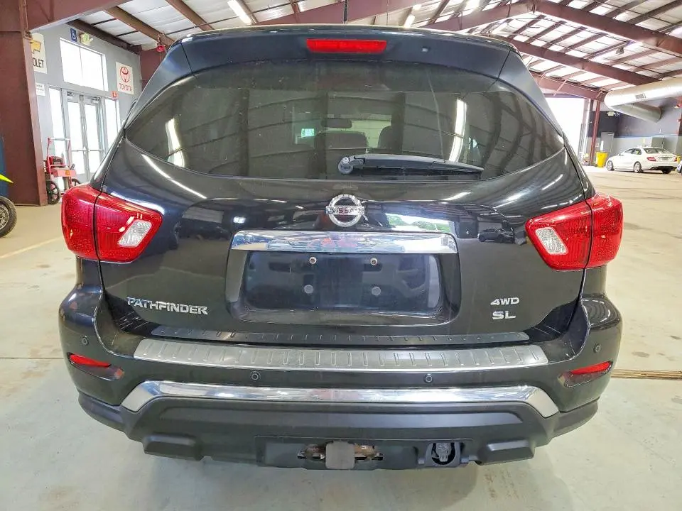 2017 NISSAN PATHFINDER SL  