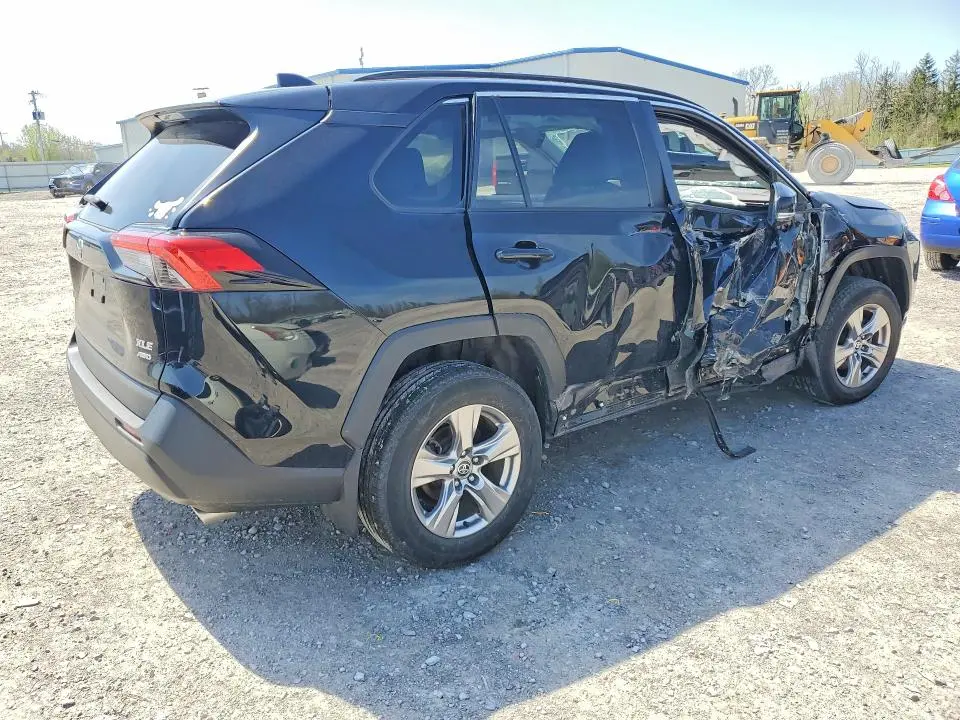 2022 TOYOTA RAV4 XLE  