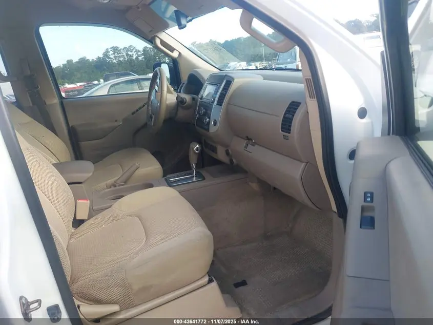 2016 NISSAN FRONTIER SV