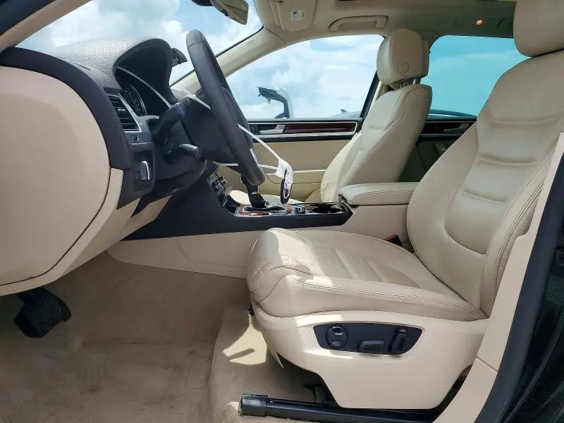 2014 VOLKSWAGEN TOUAREG V6  