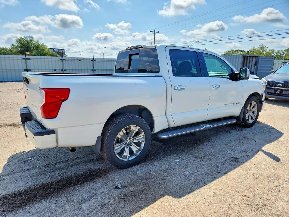 2018 NISSAN TITAN SL  