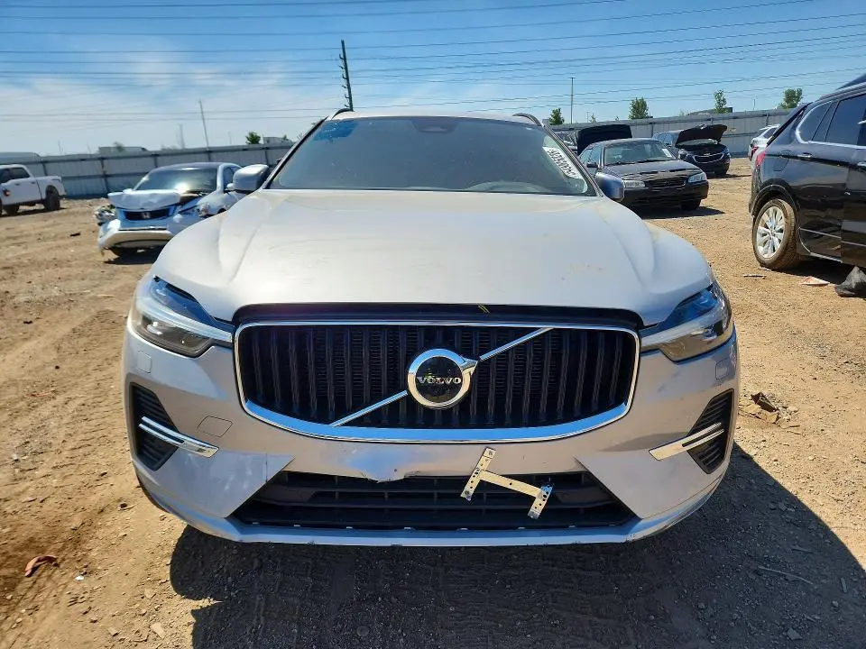 2022 VOLVO XC60 B5 MOMENTUM  