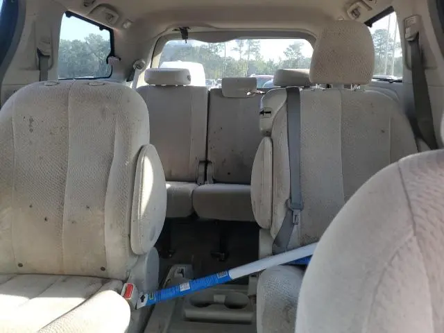 2013 TOYOTA SIENNA LE  