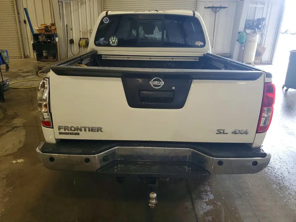 2015 NISSAN FRONTIER SL  