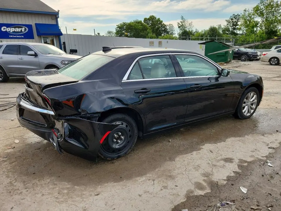 2016 CHRYSLER 300 LIMITED  
