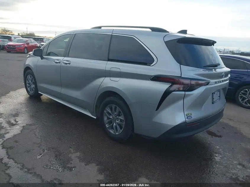 2024 TOYOTA SIENNA XLE