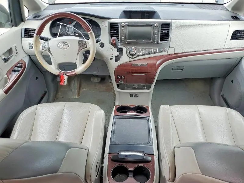 2013 TOYOTA SIENNA XLE 8-PASSENGER  