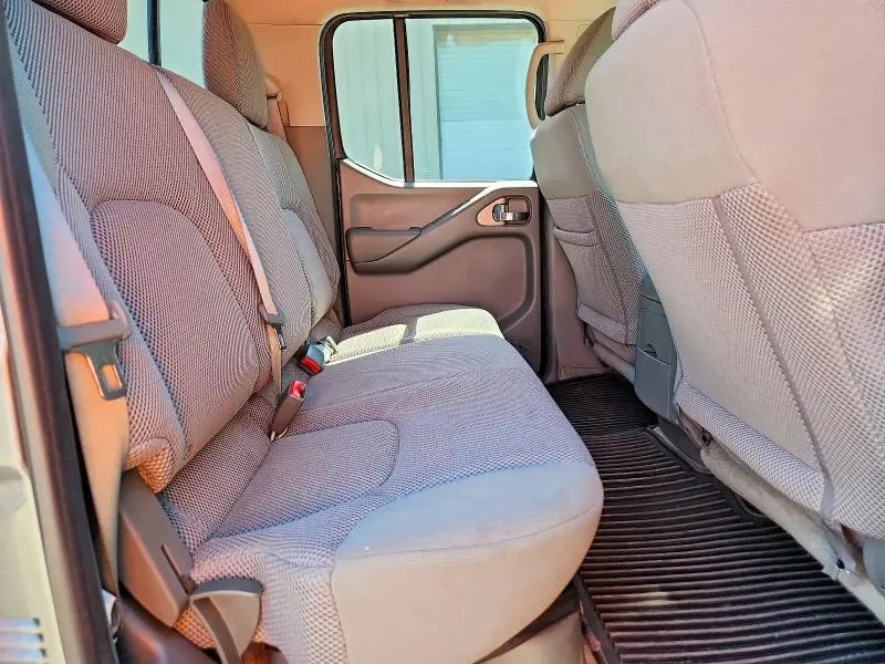 2017 NISSAN FRONTIER SV  