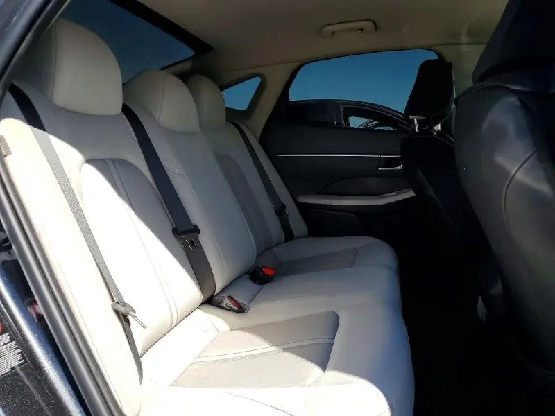 2023 HYUNDAI SONATA SE  