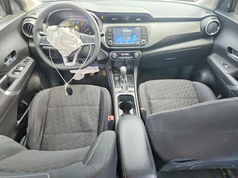 2022 NISSAN KICKS SV  