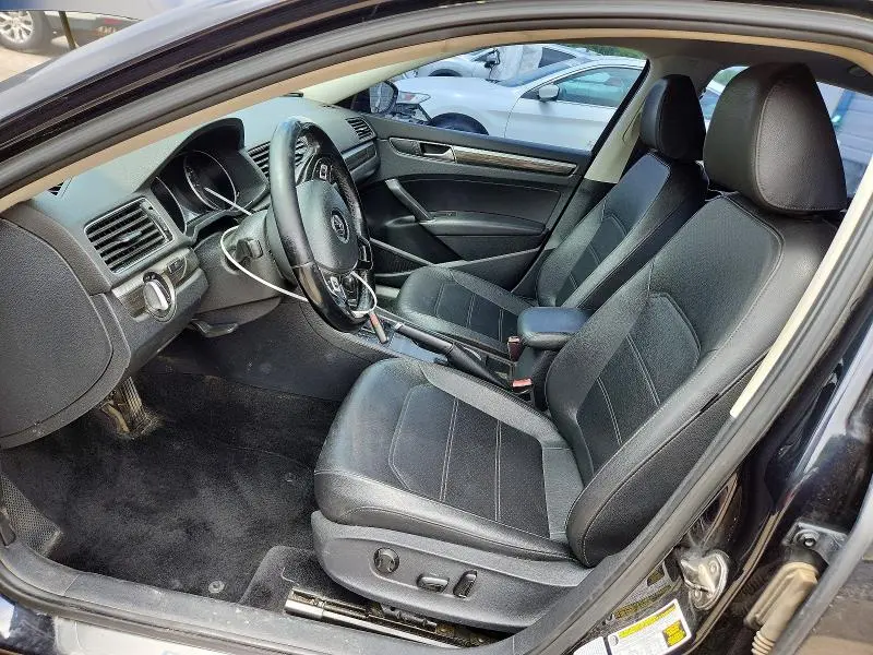 2017 VOLKSWAGEN PASSAT SE  