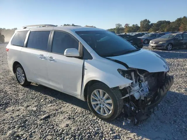 2017 TOYOTA SIENNA XLE  