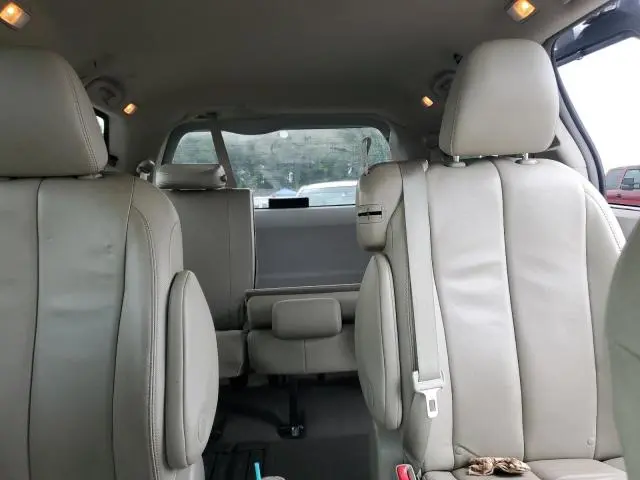 2013 TOYOTA SIENNA XLE  