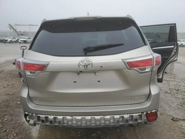 2015 TOYOTA HIGHLANDER LE  