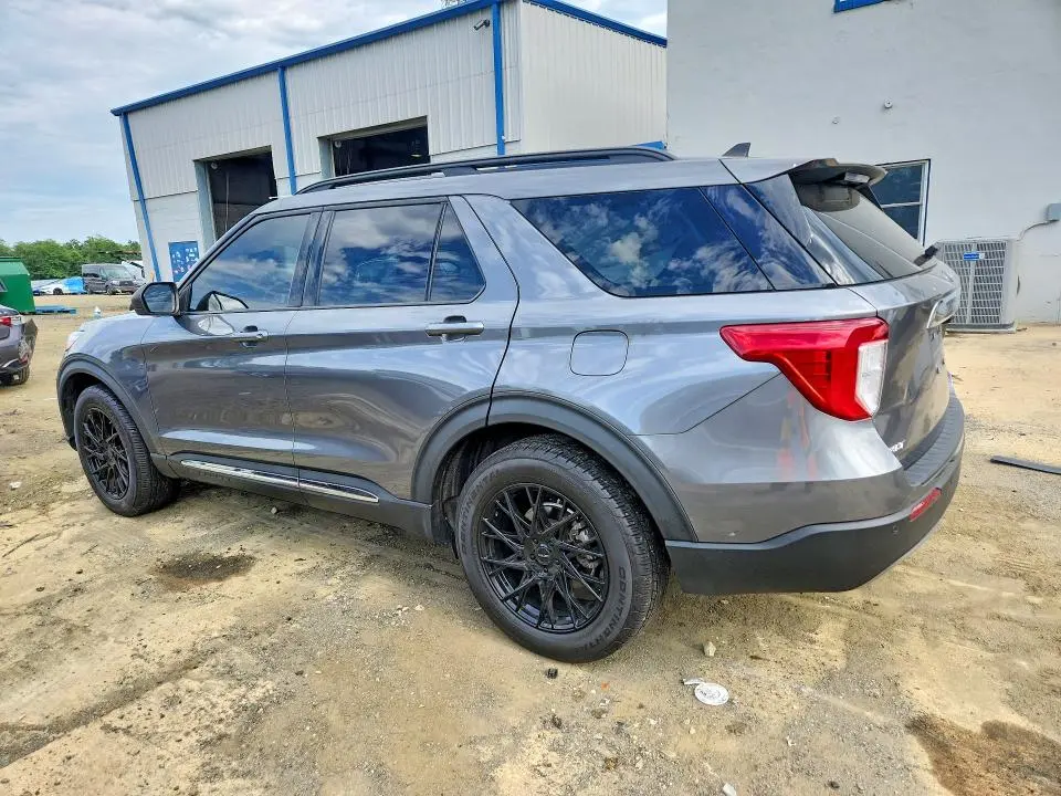 2021 FORD EXPLORER XLT  