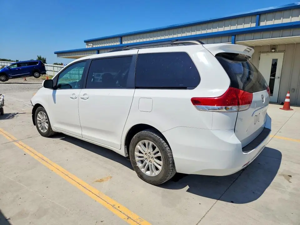 2011 TOYOTA SIENNA XLE 8-PASSENGER  