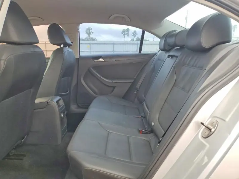 2012 VOLKSWAGEN JETTA SE  