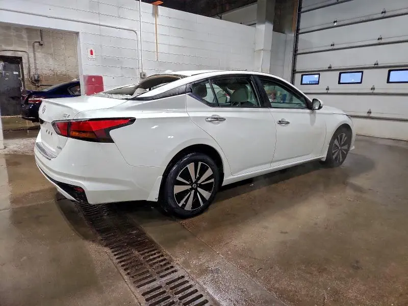 2022 NISSAN ALTIMA SV  