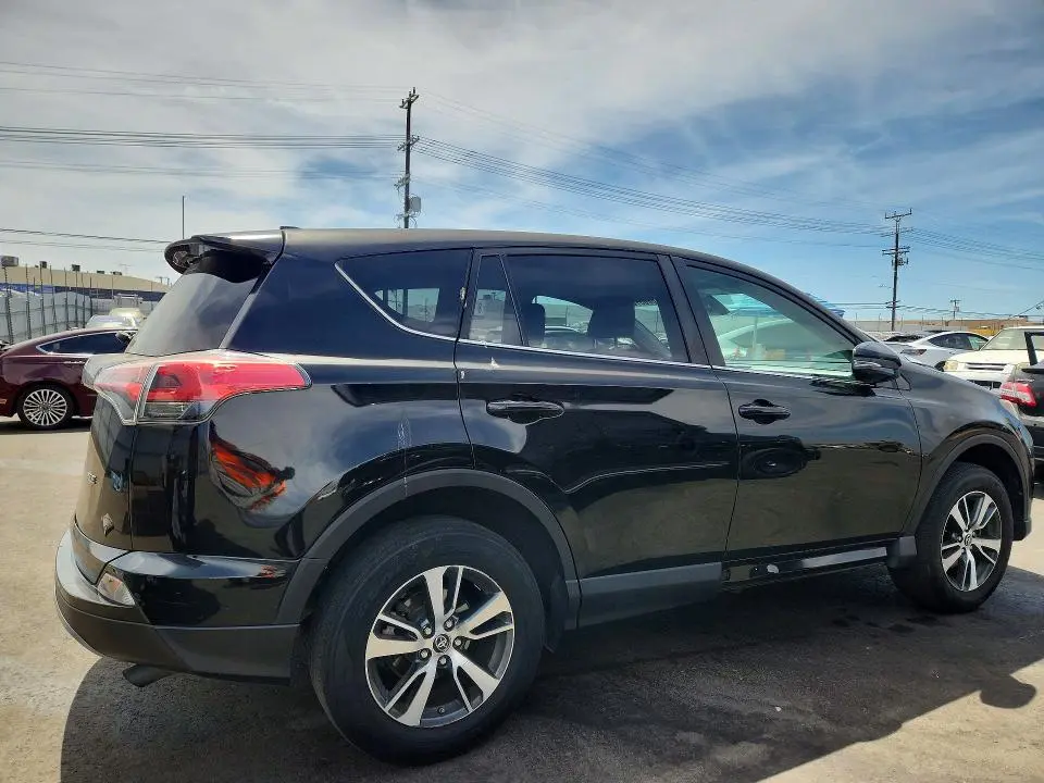 2018 TOYOTA RAV4 XLE  