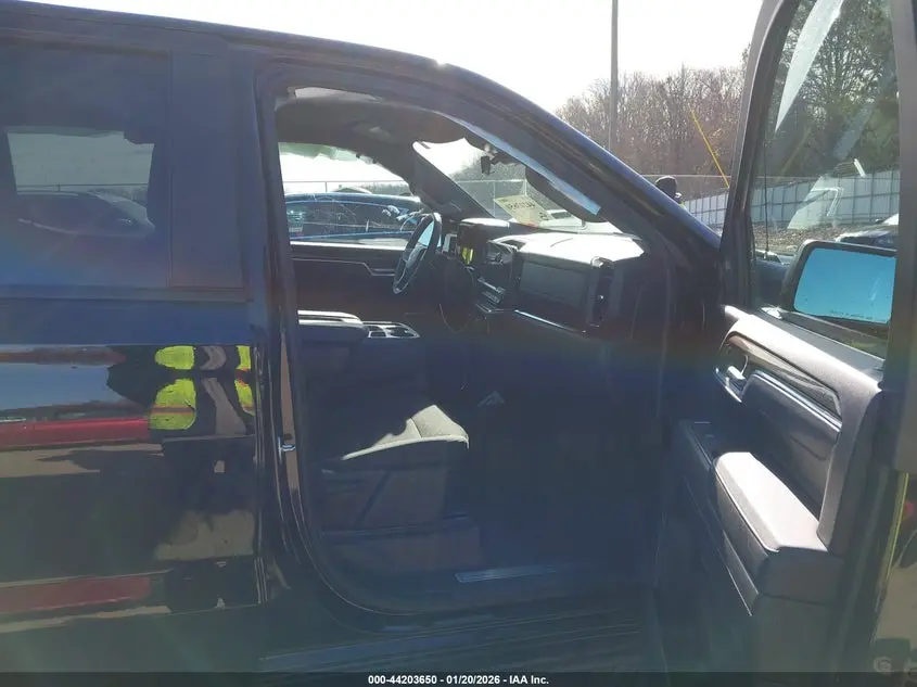 2025 CHEVROLET SILVERADO 1500 4WD  STANDARD BED LT