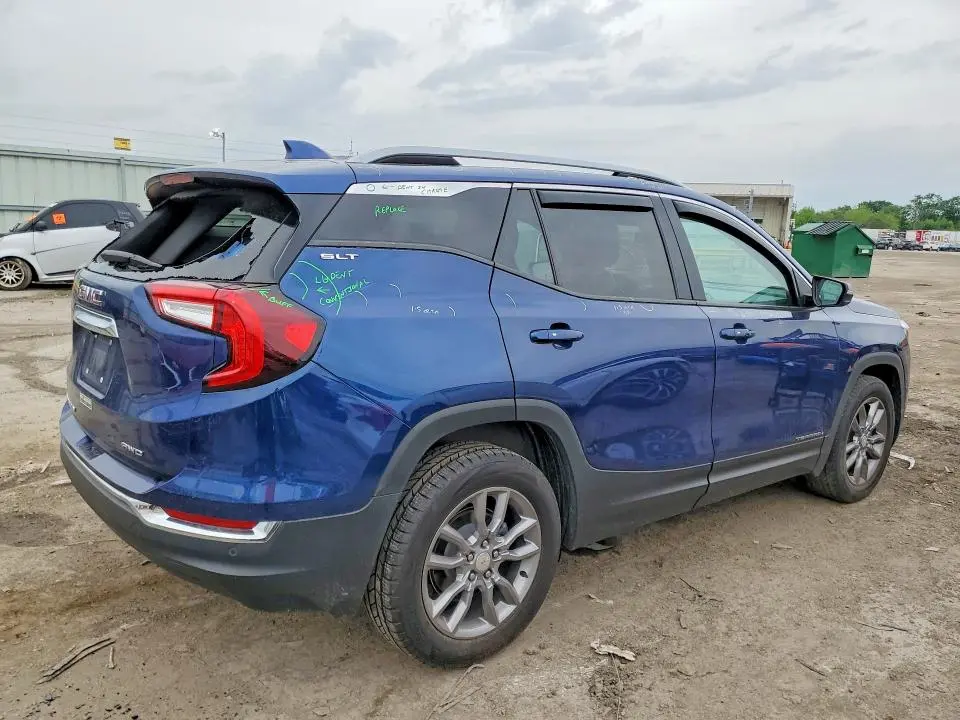 2022 GMC TERRAIN SLT  