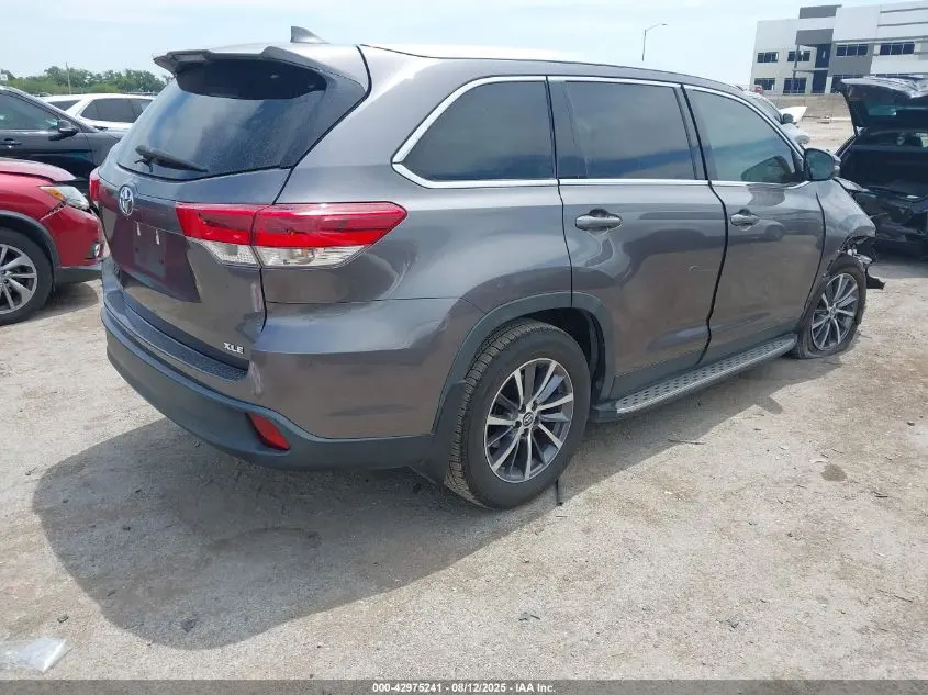 2019 TOYOTA HIGHLANDER XLE