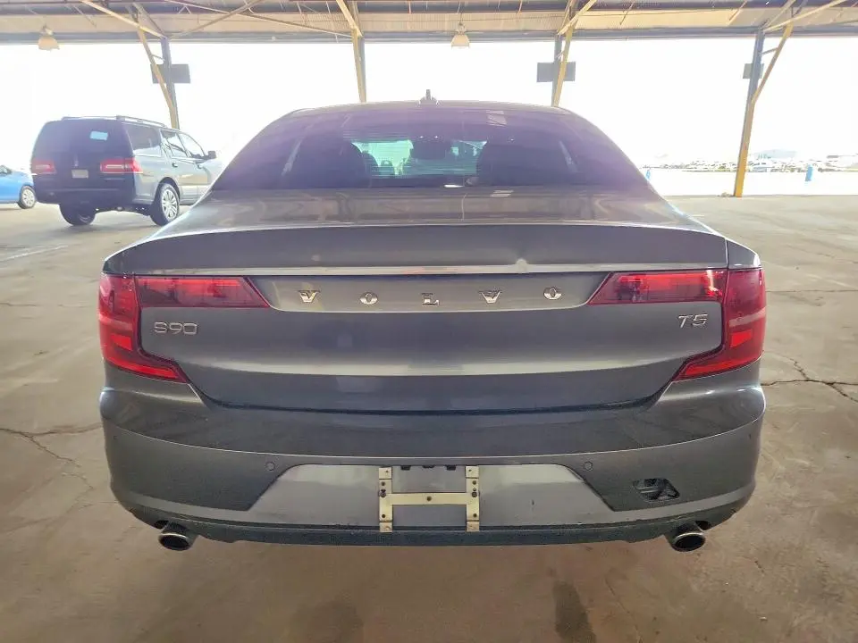2017 VOLVO S90 T5 MOMENTUM  