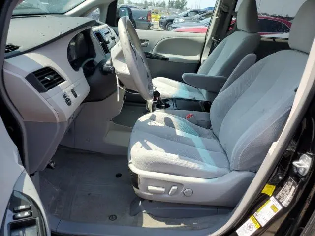 2013 TOYOTA SIENNA LE  