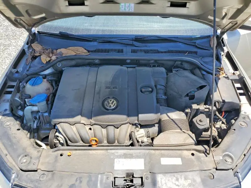 2013 VOLKSWAGEN JETTA SE  
