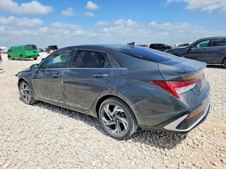 2024 HYUNDAI ELANTRA SEL  