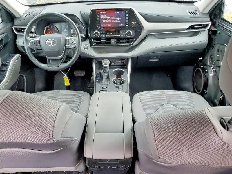 2022 TOYOTA HIGHLANDER LE  