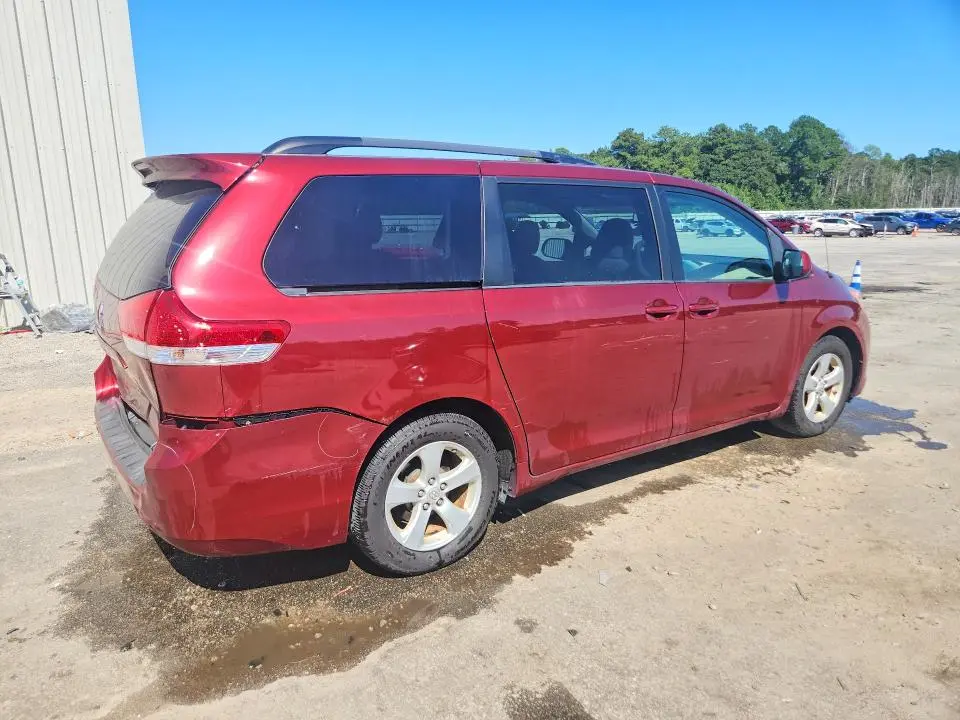 2011 TOYOTA SIENNA LE  