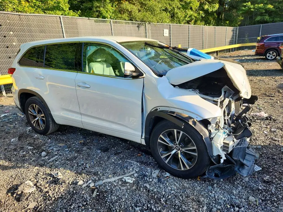 2017 TOYOTA HIGHLANDER LE  