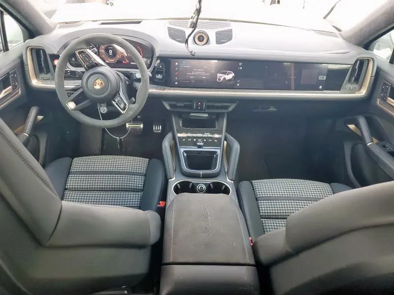 2025 PORSCHE CAYENNE GTS COUPE  