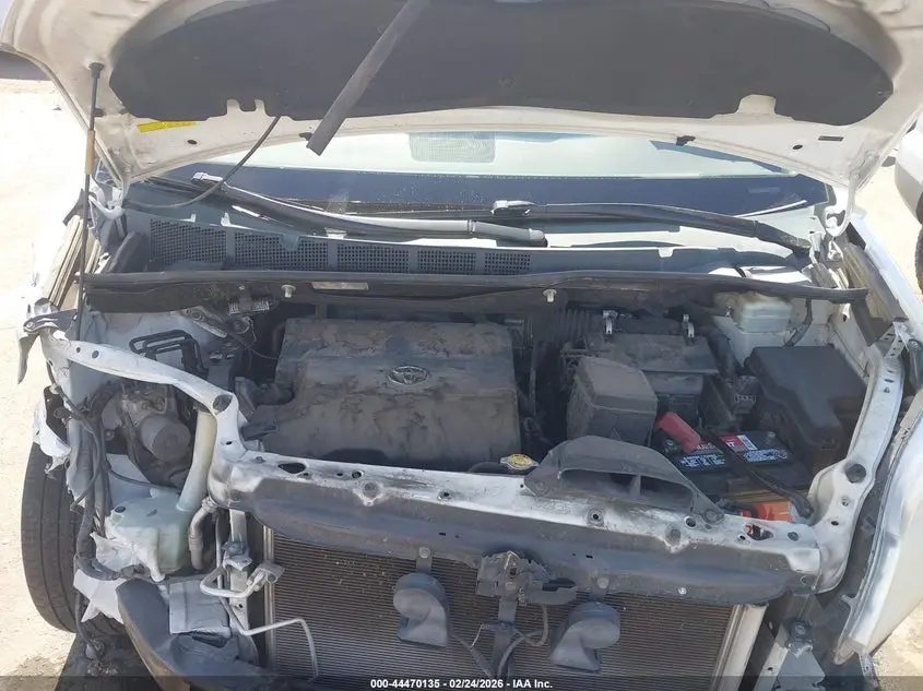 2014 TOYOTA SIENNA LE V6 8 PASSENGER