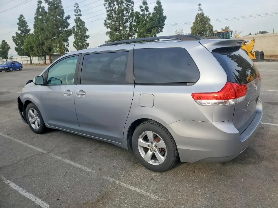 2011 TOYOTA SIENNA LE  