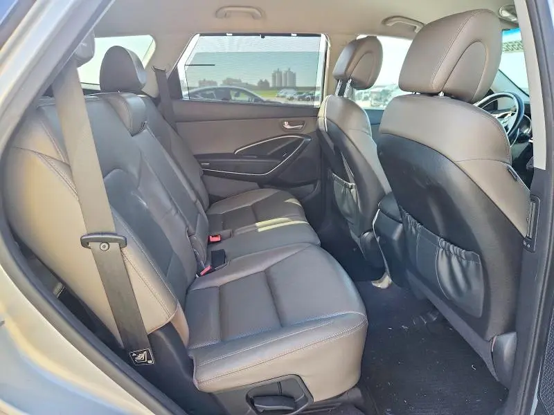2017 HYUNDAI SANTA FE SE  