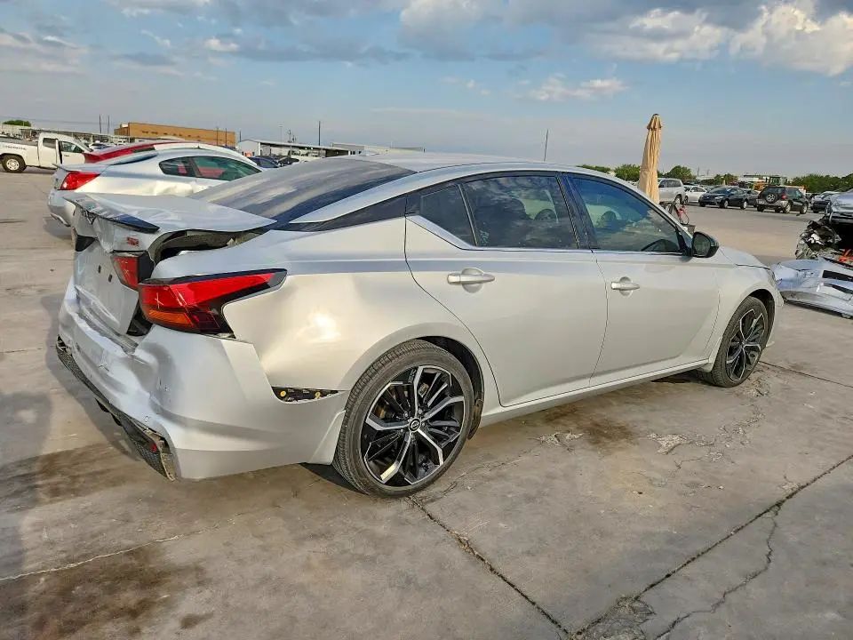 2024 NISSAN ALTIMA SR  