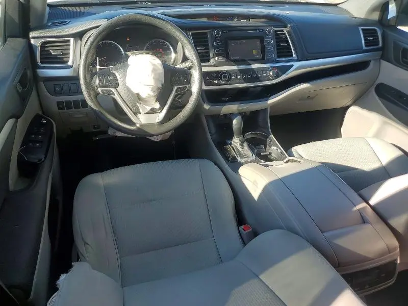 2017 TOYOTA HIGHLANDER LE  