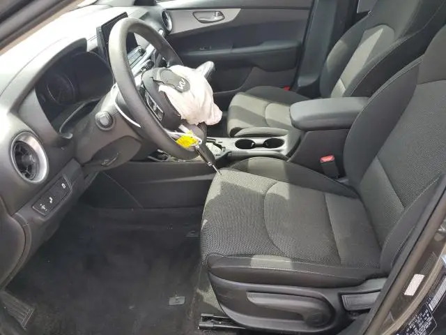 2023 KIA FORTE LX  