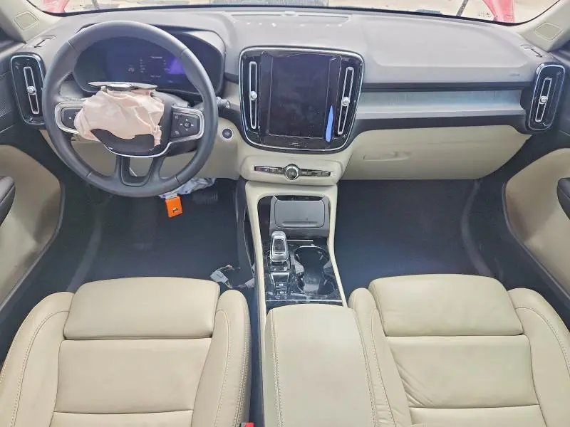 2023 VOLVO XC40 PLUS  