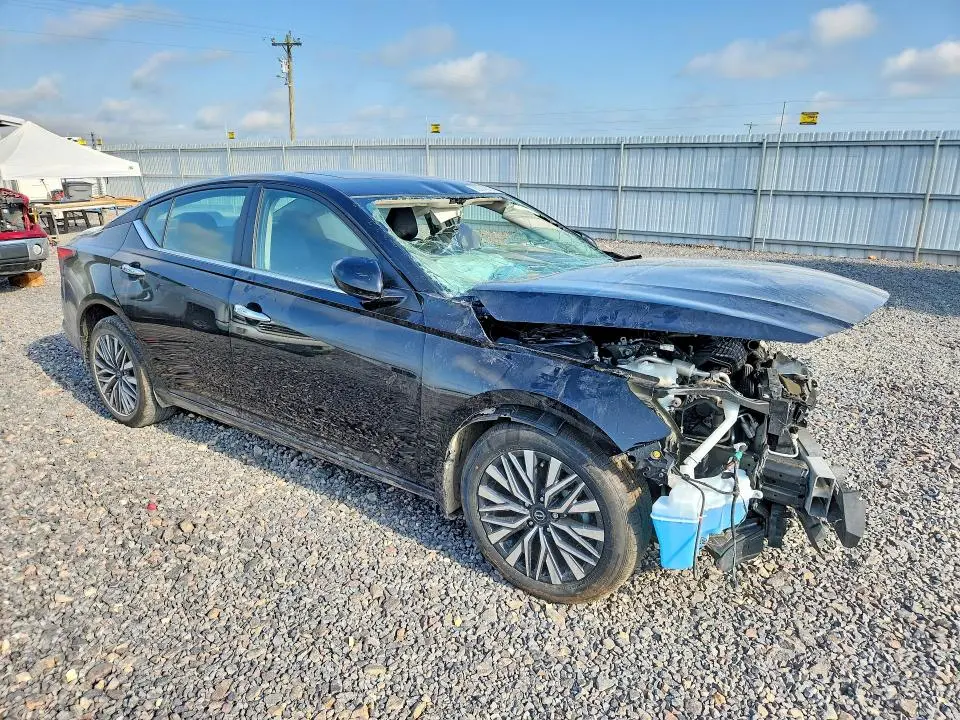 2024 NISSAN ALTIMA SV  