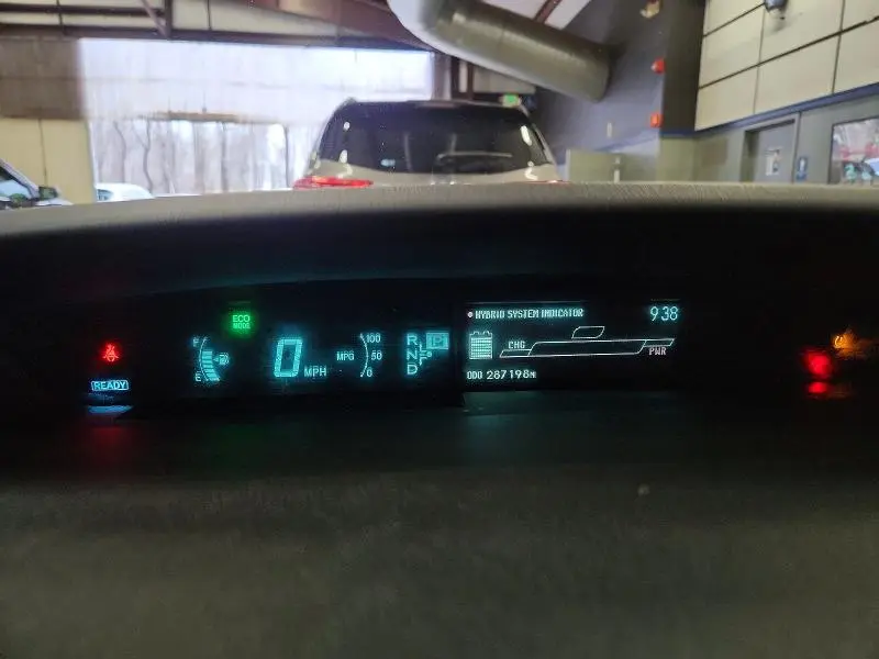 2010 TOYOTA PRIUS III  